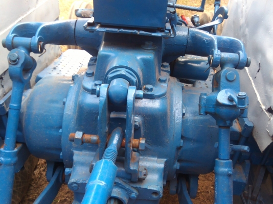 ขาย  บาท รถไถFORD 5500 77 T2 ครับ