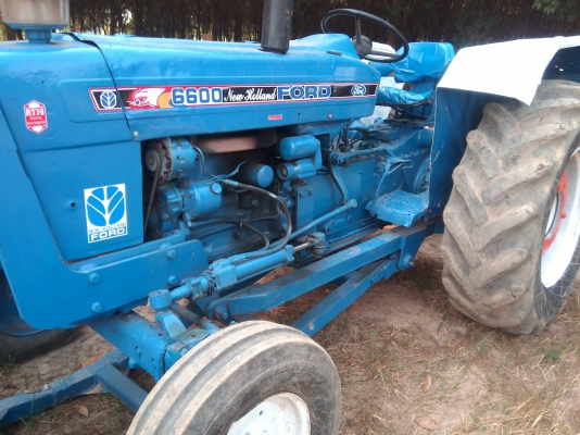 ขาย  บาท รถไถFORD 5500 77 T2 ครับ