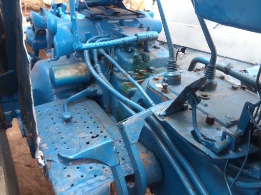 ขาย  บาท รถไถFORD 5500 77 T2 ครับ