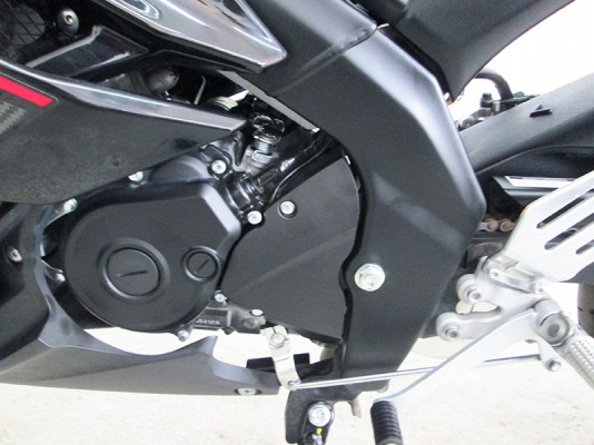 ขาย Yamaha R 15 ปี 2015 ลายใหม่ล่าสุด ไมล์แท้ 4238 กม สภาพสวยเดิมๆ บิดติดมือด้วยขุมกำลัง 150 CC สีดำ ราคา ุ69900 บาท