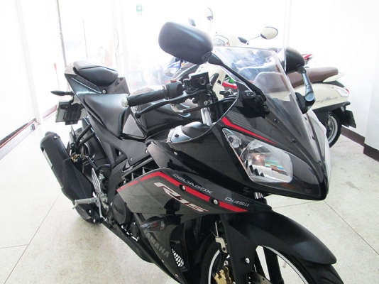 ขาย Yamaha R 15 ปี 2015 ลายใหม่ล่าสุด ไมล์แท้ 4238 กม สภาพสวยเดิมๆ บิดติดมือด้วยขุมกำลัง 150 CC สีดำ ราคา ุ69900 บาท