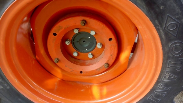 ขายรถไถคูโบต้า  KUBOTA   L 3608SP พร้อมชุดใบมีดดันหน้าคานบน