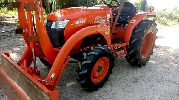 ขายรถไถคูโบต้า  KUBOTA   L 3608SP พร้อมชุดใบมีดดันหน้าคานบน