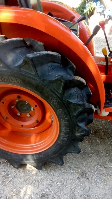ขายรถไถคูโบต้า  KUBOTA   L 3608SP พร้อมชุดใบมีดดันหน้าคานบน
