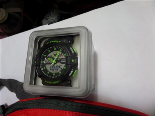 กระเป๋าคาดเอวกับนาฬิกากันน้ำ