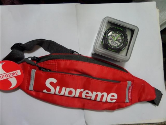 กระเป๋าคาดเอวกับนาฬิกากันน้ำ