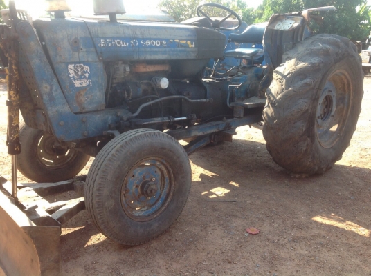 แทรกเตอร์ฟอร์ด 6600 เครื่องเกียร์เฟืองท้ายดี มีผานดันหน้าและผานหลัง7ใบ