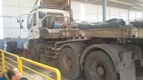 ขายรถหัวลาก อึซูซุ 270แรงม้า พร้อมหาง 3 เพลาพื้นเรียบ