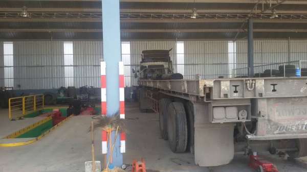 ขายรถหัวลาก อึซูซุ 270แรงม้า พร้อมหาง 3 เพลาพื้นเรียบ