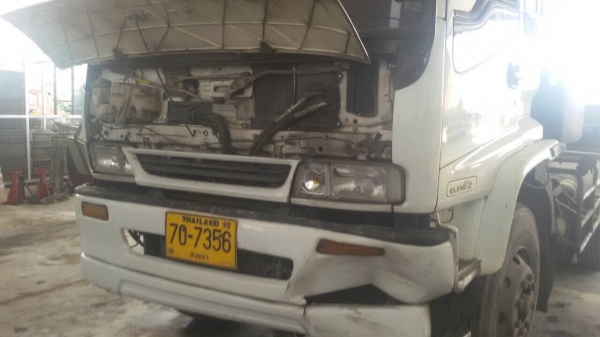 ขายรถหัวลาก อึซูซุ 270แรงม้า พร้อมหาง 3 เพลาพื้นเรียบ