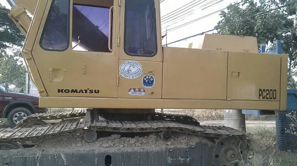 ขายKOMAtSU PC200-2 มีไลน์หัวเจาะ ช่วงล่างเต็ม รถพร้อมทำงาน