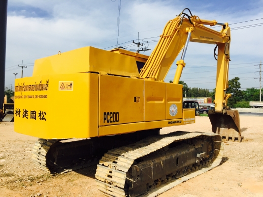 ขายKOMAtSU PC200-2 มีไลน์หัวเจาะ ช่วงล่างเต็ม รถพร้อมทำงาน