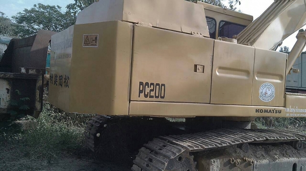 ขายKOMAtSU PC200-2 มีไลน์หัวเจาะ ช่วงล่างเต็ม รถพร้อมทำงาน