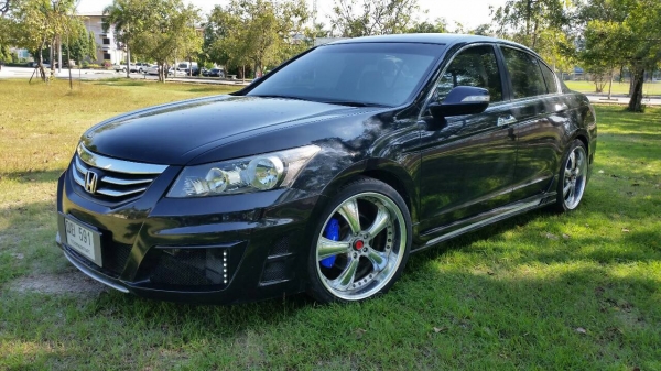 ขาย HONDA ACCORD 2.0 ปี 2008 สีดำแม็กขอบ 20 เครื่องเสียงสิบนิ้ว