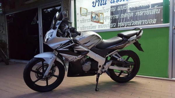 ขออนุญาติขาย HONDA CBR 150R เดิมๆบ้านๆ ฟรีค่าโอน ขออนุญาติขาย HONDA CBR 150R เดิมๆบ้านๆ ฟรีค่าโอน