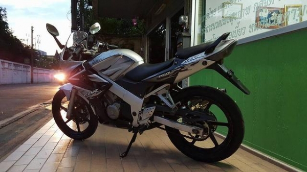 ขออนุญาติขาย HONDA CBR 150R เดิมๆบ้านๆ ฟรีค่าโอน ขออนุญาติขาย HONDA CBR 150R เดิมๆบ้านๆ ฟรีค่าโอน