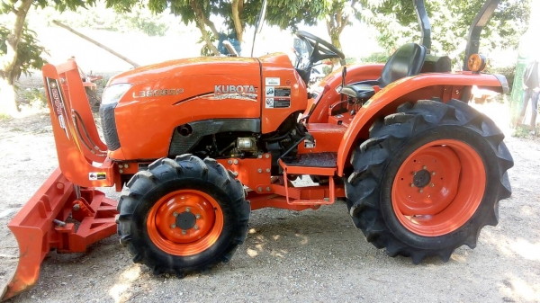 ขายรถไถคูโบต้า  KUBOTA   L 3608SP พร้อมชุดใบมีดดันหน้าคานล่าง