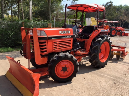ขายรถไถ Kubota L2605 (4WD) 2เพลา พร้อมใบมีดและผานพรวน รถพร้อมใช้งาน