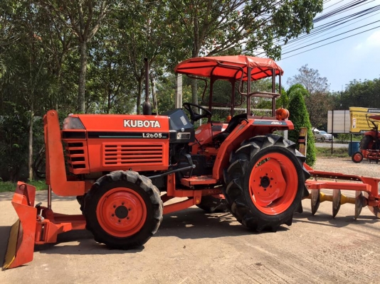 ขายรถไถ Kubota L2605 (4WD) 2เพลา พร้อมใบมีดและผานพรวน รถพร้อมใช้งาน