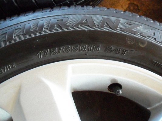 แม็กขอบ15แท้ - 4รู100สภาพสวย+ยางบริดสโตน175-65-R15(4ล้อ4,500) แม็กขอบ15แท้ - 4รู100สภาพสวย+ยางบริดสโตน175-65-R15(4ล้อ4,500)