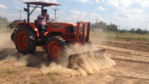 ขายรถไถ KUBOTA M5000 เครื่องดี สภาพสวยเดิมๆ ( ราคา 345,000 บาท ) (มีภาพวีดีโอ) พร้อมอุปกรณ์ 3 รายการ