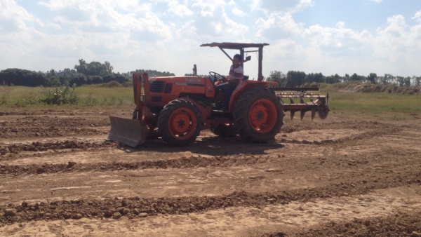ขายรถไถ KUBOTA M5000 เครื่องดี สภาพสวยเดิมๆ ( ราคา 345,000 บาท ) (มีภาพวีดีโอ) พร้อมอุปกรณ์ 3 รายการ