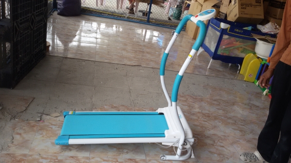 ชายลู่วิ่งไฟฟ้า