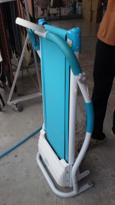 ชายลู่วิ่งไฟฟ้า