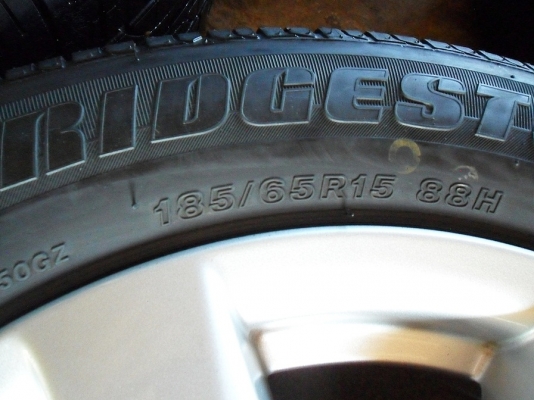 แม็กขอบ15แท้ 4รู100ใหม่กริ๊บ+ยางบริดสโตน185-65-R15ลงพื้นปี14 (4ล้อ7,500) แม็กขอบ15แท้ 4รู100ใหม่กริ๊บ+ยางบริดสโตน185-65-R15ลงพื้นปี14 (4ล้อ7,500)