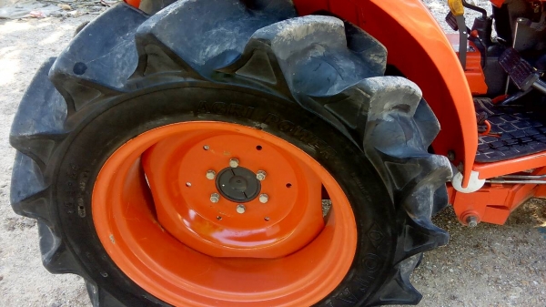 ขายรถไถคูโบต้า  KUBOTA   L 3608 พร้อมชุดใบมีดดันหน้าคานล่าง