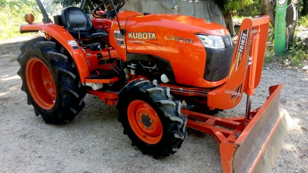ขายรถไถคูโบต้า  KUBOTA   L 3608 พร้อมชุดใบมีดดันหน้าคานล่าง