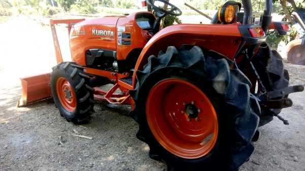 ขายรถไถคูโบต้า  KUBOTA   L 3608 พร้อมชุดใบมีดดันหน้าคานล่าง