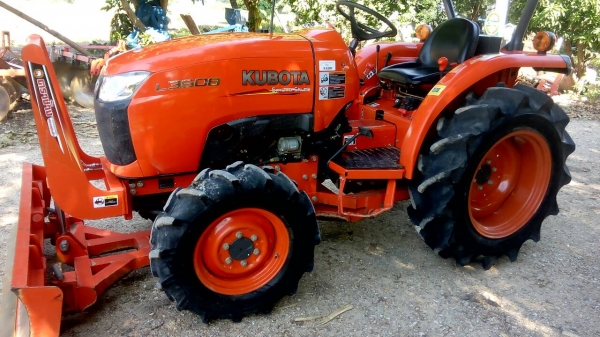 ขายรถไถคูโบต้า  KUBOTA   L 3608 พร้อมชุดใบมีดดันหน้าคานล่าง