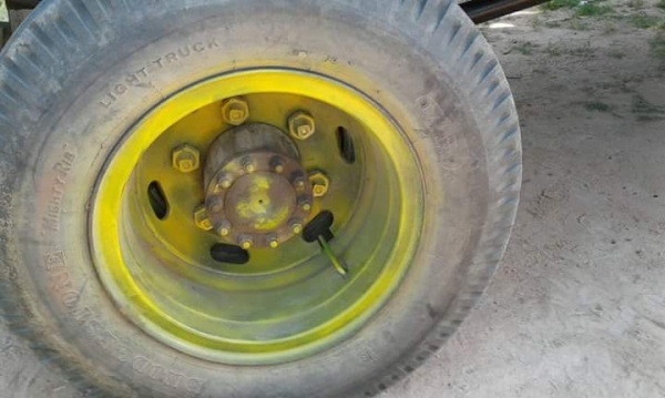 ขายรถอีแต๋น วางเครื่องยนต์ 100แรง เฟืองท้ายใหญ่ แคชซีหน้า6 ยาง825 สภาพพร้อมใช้งาน สนใจโทร 090-8588220คุณนะ 093-3258446คุณบิว หรือเข้าดูสินค้าอื่นๆได้ที่ www.truck.in.th/498 หรือเพจFacebook ณรงค์ ซื้อขายรถมือสอง (เว็บไซต์ส่วนตัว) หรือFacebook ตลาดรถมือสอง