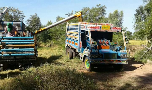 ขายรถอีแต๋น วางเครื่องยนต์ 100แรง เฟืองท้ายใหญ่ แคชซีหน้า6 ยาง825 สภาพพร้อมใช้งาน สนใจโทร 090-8588220คุณนะ 093-3258446คุณบิว หรือเข้าดูสินค้าอื่นๆได้ที่ www.truck.in.th/498 หรือเพจFacebook ณรงค์ ซื้อขายรถมือสอง (เว็บไซต์ส่วนตัว) หรือFacebook ตลาดรถมือสอง