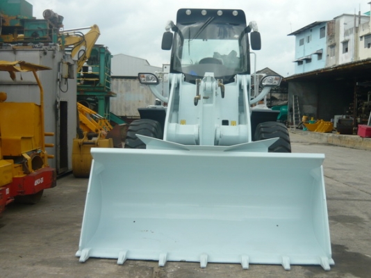 รถตักใหม่จีน ยี่ห้อ Yutong เครื่องยนตร์ Cummins 6 สูบ รับประกัน 1 ปี