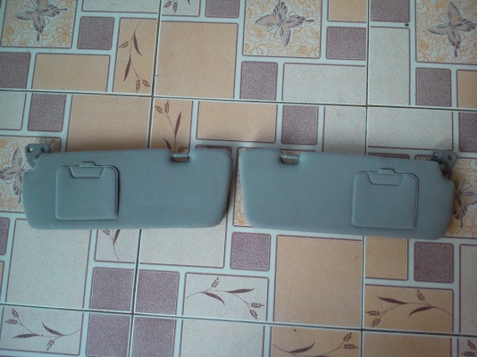 ที่บังแดดไม่ทราบรุ่น แบบกำมะหยี่มีกระจกทั้งสองข้าง ที่บังแดดไม่ทราบรุ่น แบบกำมะหยี่มีกระจกทั้งสองข้าง