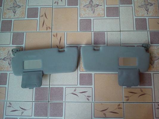 ที่บังแดดไม่ทราบรุ่น แบบกำมะหยี่มีกระจกทั้งสองข้าง ที่บังแดดไม่ทราบรุ่น แบบกำมะหยี่มีกระจกทั้งสองข้าง