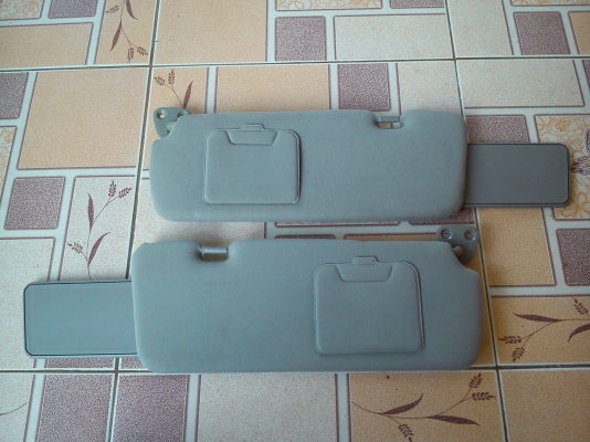 ที่บังแดดไม่ทราบรุ่น แบบกำมะหยี่มีกระจกทั้งสองข้าง ที่บังแดดไม่ทราบรุ่น แบบกำมะหยี่มีกระจกทั้งสองข้าง