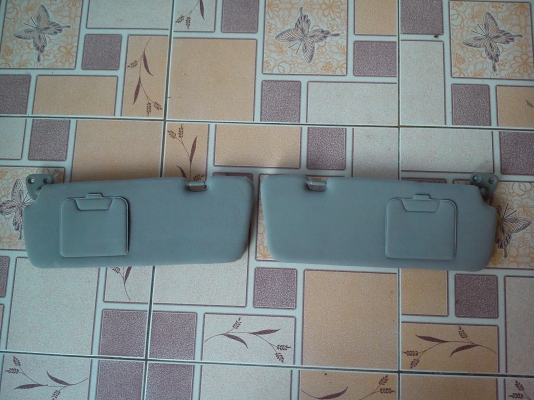 ที่บังแดดไม่ทราบรุ่น แบบกำมะหยี่มีกระจกทั้งสองข้าง ที่บังแดดไม่ทราบรุ่น แบบกำมะหยี่มีกระจกทั้งสองข้าง