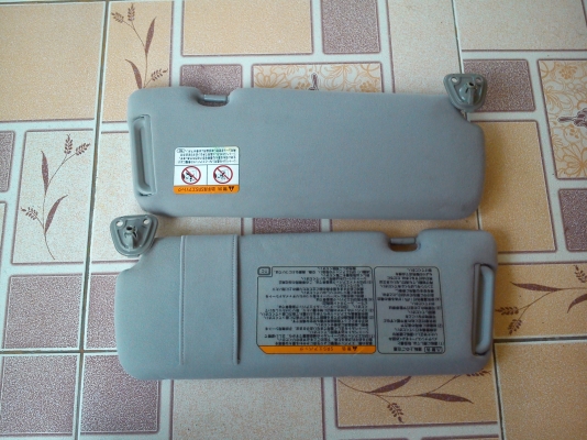 ที่บังแดดไม่ทราบรุ่น แบบกำมะหยี่มีกระจกทั้งสองข้าง