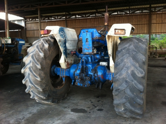 Ford 6600 D2NN ไม่มีอุปกรณ์ Ford 6600 D2NN ไม่มีอุปกรณ์