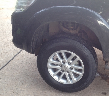 ขายล้อแม็ก vigo champ 17  พร้อมยาง  MICHELIN 265 65 17 ปลายปี 12