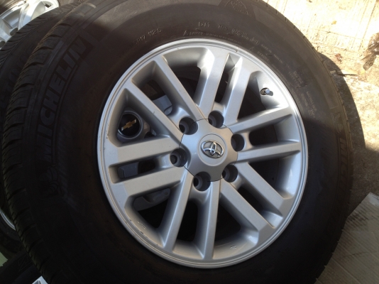 ขายล้อแม็ก vigo champ 17  พร้อมยาง  MICHELIN 265 65 17 ปลายปี 12