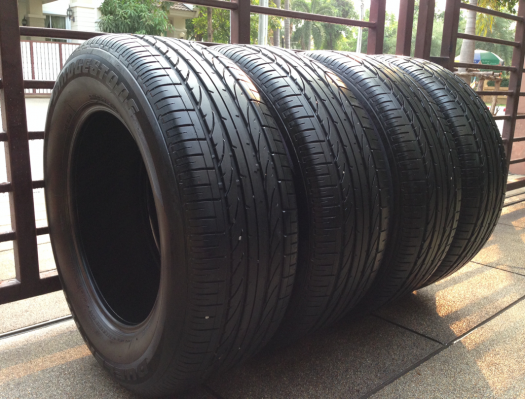 ยาง Bridgestone 265 60 18 ดอกเต็ม ไม่มีปะ ใช้กันยาว ราคาไม่แพง