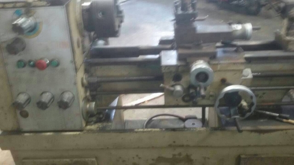 ขายกลึง4ฟุต3เพลาเบรคถอดคอม้าไม่ได้นิ้วมิลไม่เปลี่ยนเฟืองไฟบ้านครับ