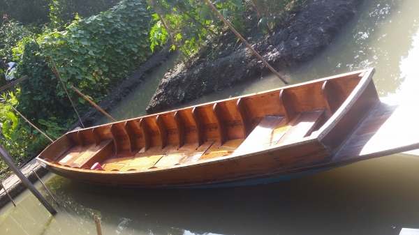 เรือไม้สัก