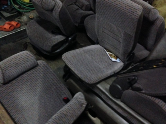 ขายเบาะคัสต้อมลาย kz ผ่าขยายใส่ commuter พร้อมแถวหน้า สภาพ90\%