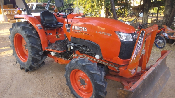 ขายรถไถคูโบต้าL4708 มีใบมีดผาลพรวนโรตารี่ตราช้างพร้อมใช้งานครับ