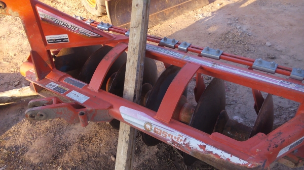 ขายรถไถคูโบต้าL4708 มีใบมีดผาลพรวนโรตารี่ตราช้างพร้อมใช้งานครับ